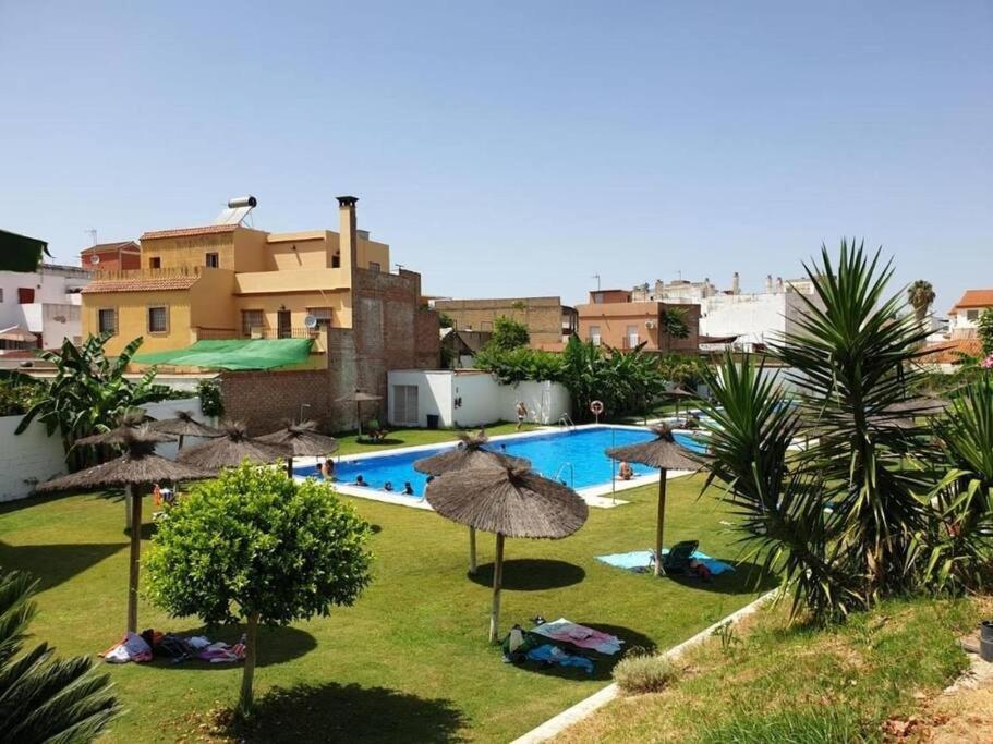 Alojamiento Con Piscina Y Parking En Sevilla La Algaba Exterior photo